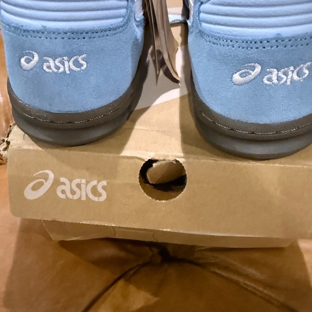 ASICS Skyhand OG/ Light Blue/White Sneakers NWT - Picture 7 of 9